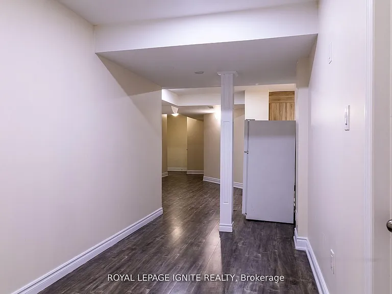 162 Cadillac Cres #LOWER — Photo 11