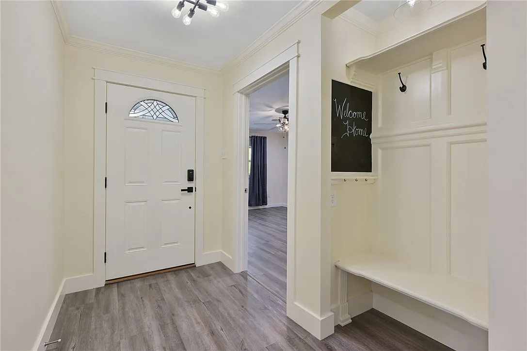 4 bed, 1913 sqft, $2,600 — Photo 2