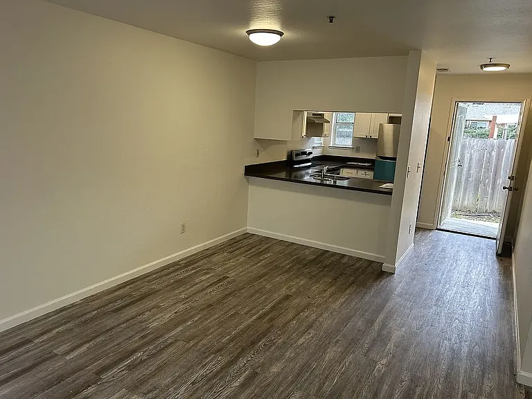 463 Coffield Ave #8 — Photo 16
