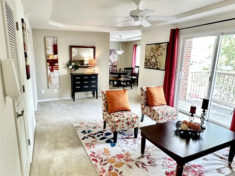 Windsor Lake Apartments — Photo 23