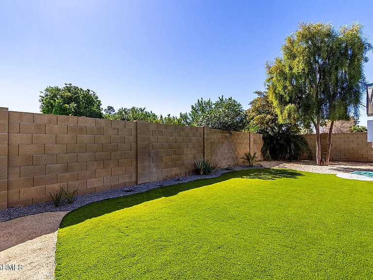 5209 W Hatcher Rd — Photo 11