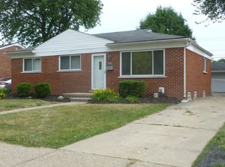 22016 Barton St, Saint Clair Shores, MI 48081