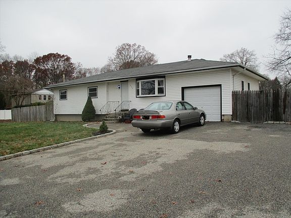 3rd image of 222 Smith Ave