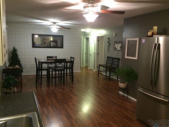 4th image of 6005 W Essex Dr