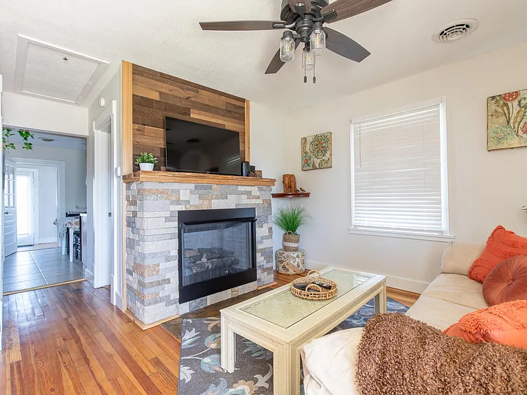 1322 Chestnut St — Photo 12