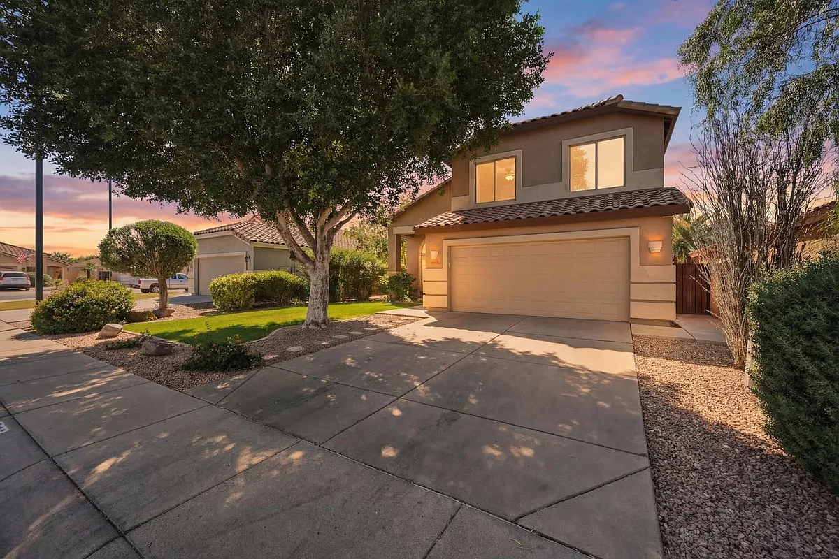 Building Photo - 3165 E Desert Ln