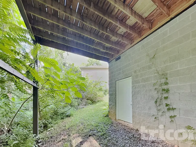 1026 Chelsea Dr — Photo 17