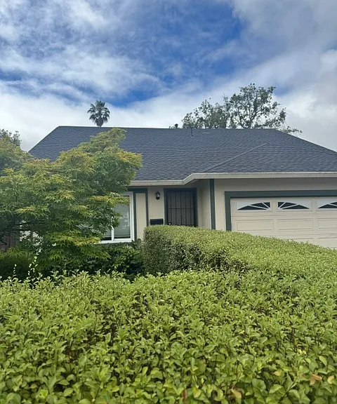 1748 Shelley Dr — Photo 2