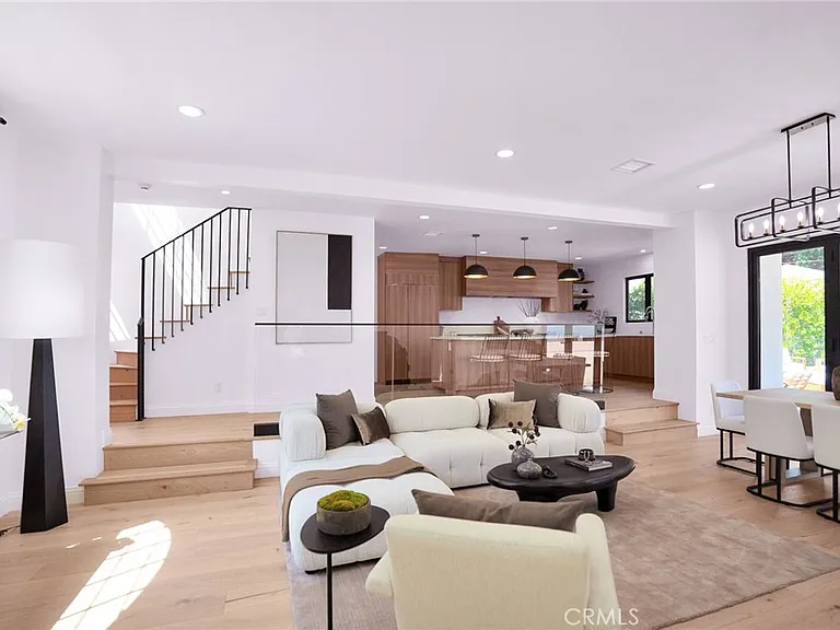 1012 Cory Ave — Photo 10