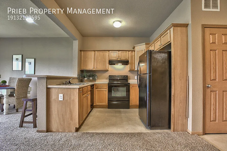 Cottage Park Townhome - Available October 28th — Photo 3