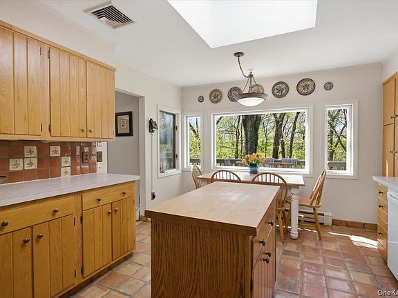 3rd image of 93 Brundage Ridge Road