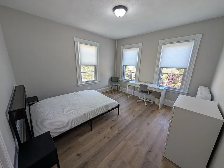 48 Flint St #2 — Photo 8