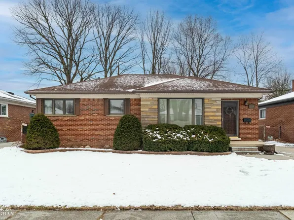 26118 San Rosa Dr, Saint Clair Shores, MI 48081