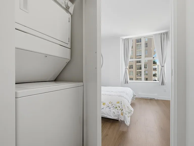 969 Richards St #1402 — Photo 14