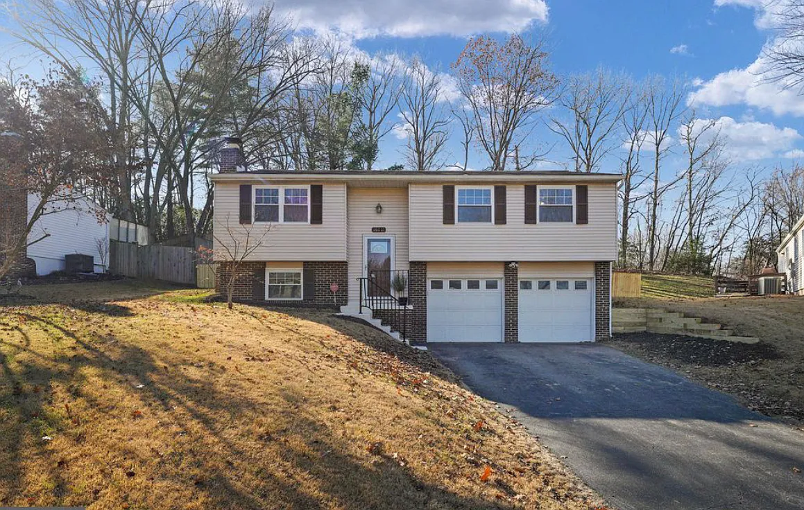 16012 Normandy Ct — Photo 1