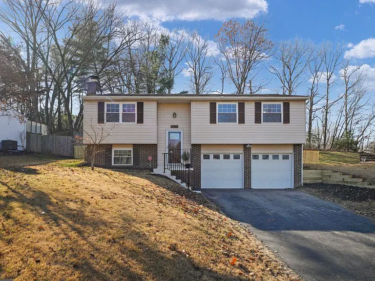 16012 Normandy Ct — Photo 1