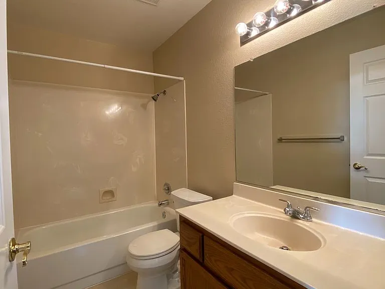 1445 Drolette Way — Photo 17