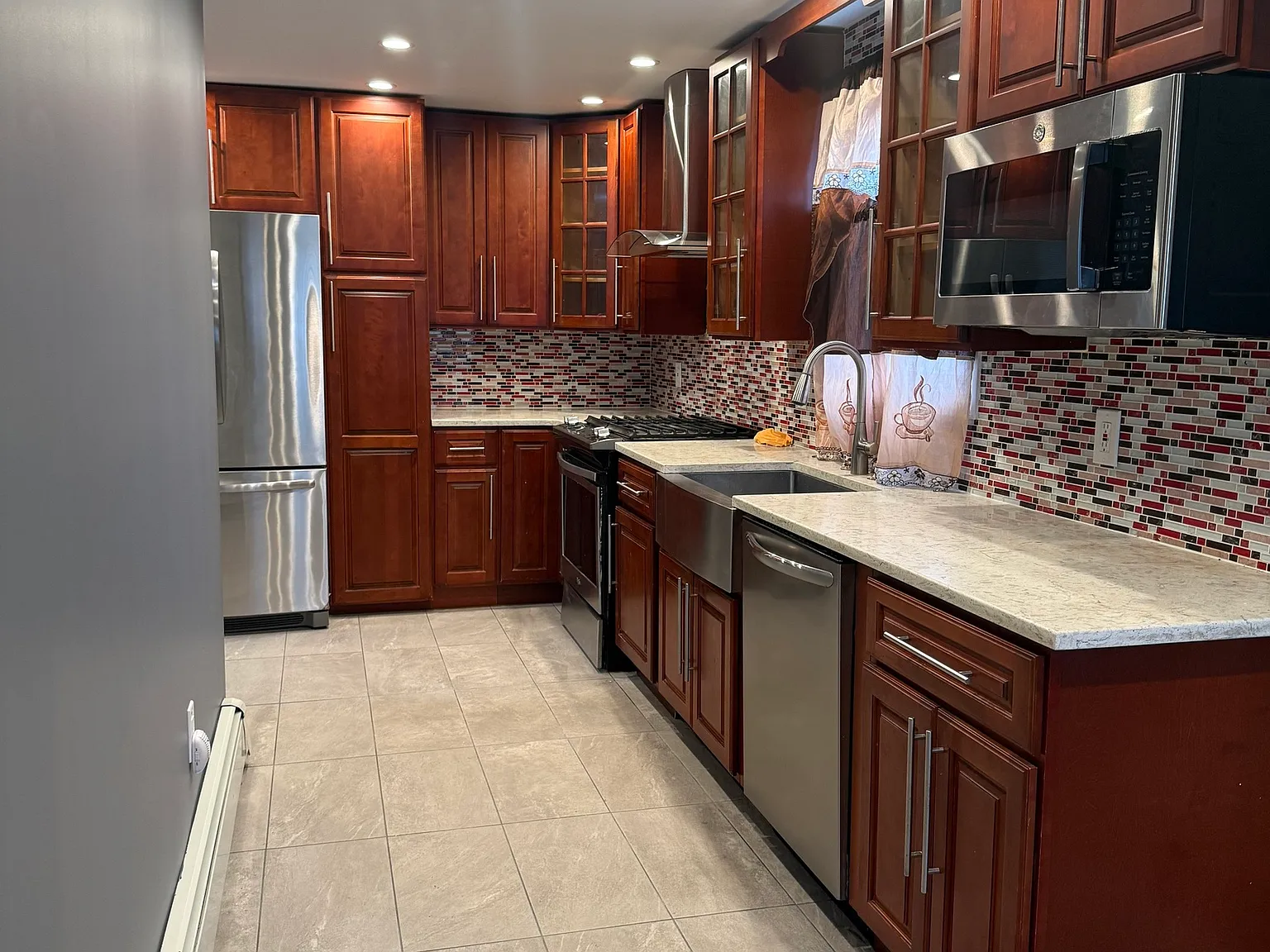 3 bed, 1.0 bath, 1050 sqft, $3,500 — Photo 4