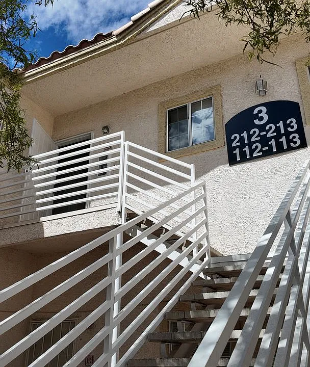 1900 N Torrey Pines Dr #212