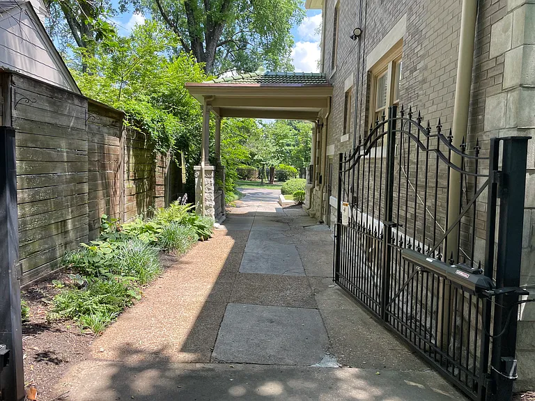 1835 Overton Park Ave — Photo 22