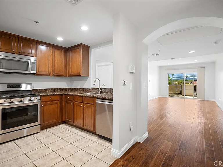 6800 Corbin Ave — Photo 4