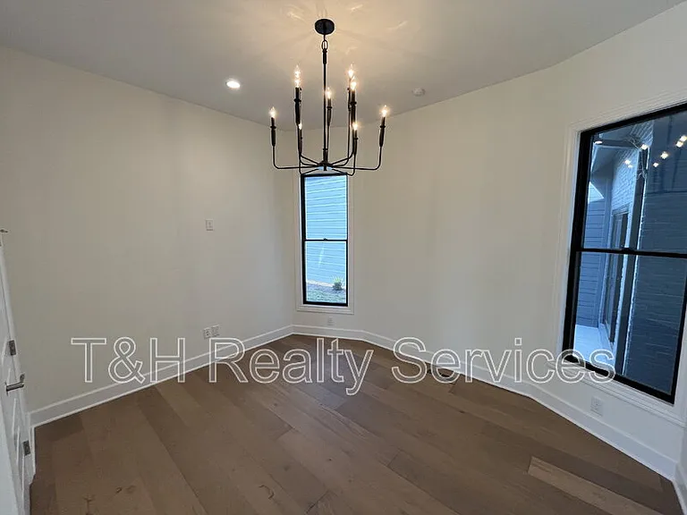 822 Union St — Photo 10