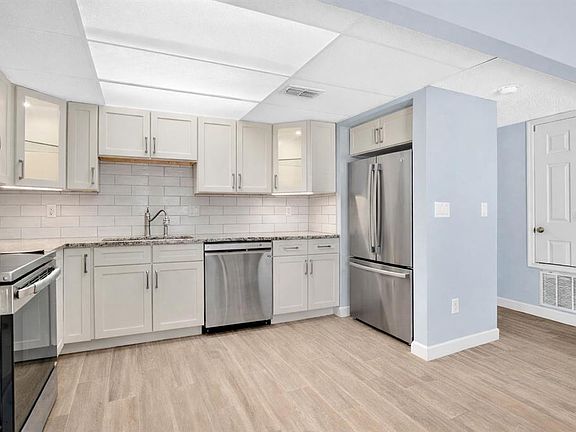 4th image of 5656 Royal Pine Blvd #27