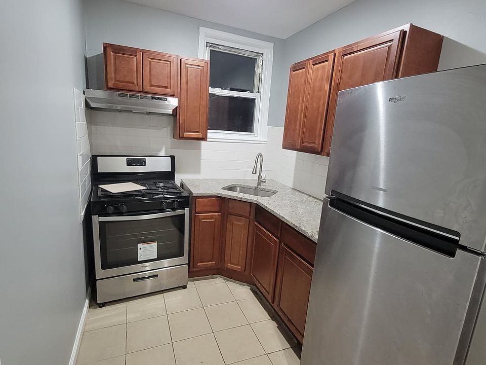 1st image of 28 Wakeman Ave #2
