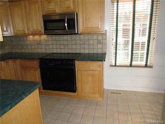 4th image of 34760 E Lake Dr