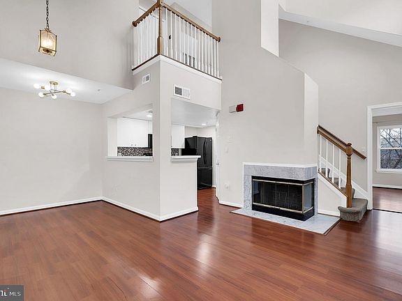 3rd image of 913 Hillside Lake Ter APT 413
