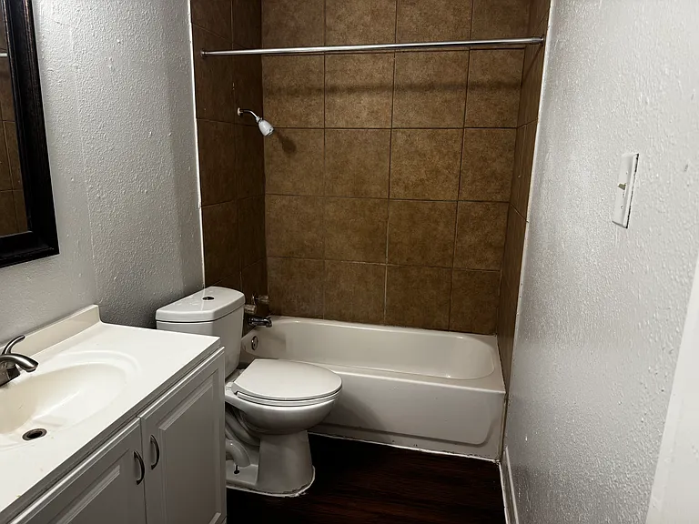 New Riviera Apartments — Photo 18