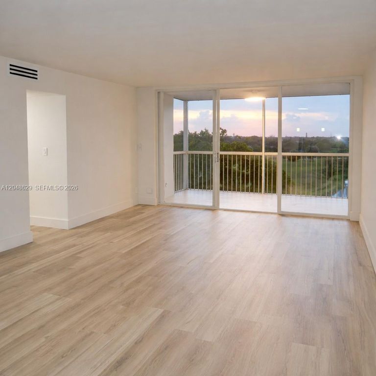 3080 N Course Dr APT 602, photo 8