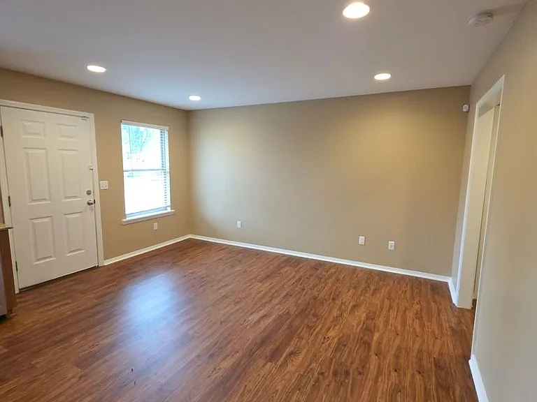 808 S Knoxville Ave — Photo 9