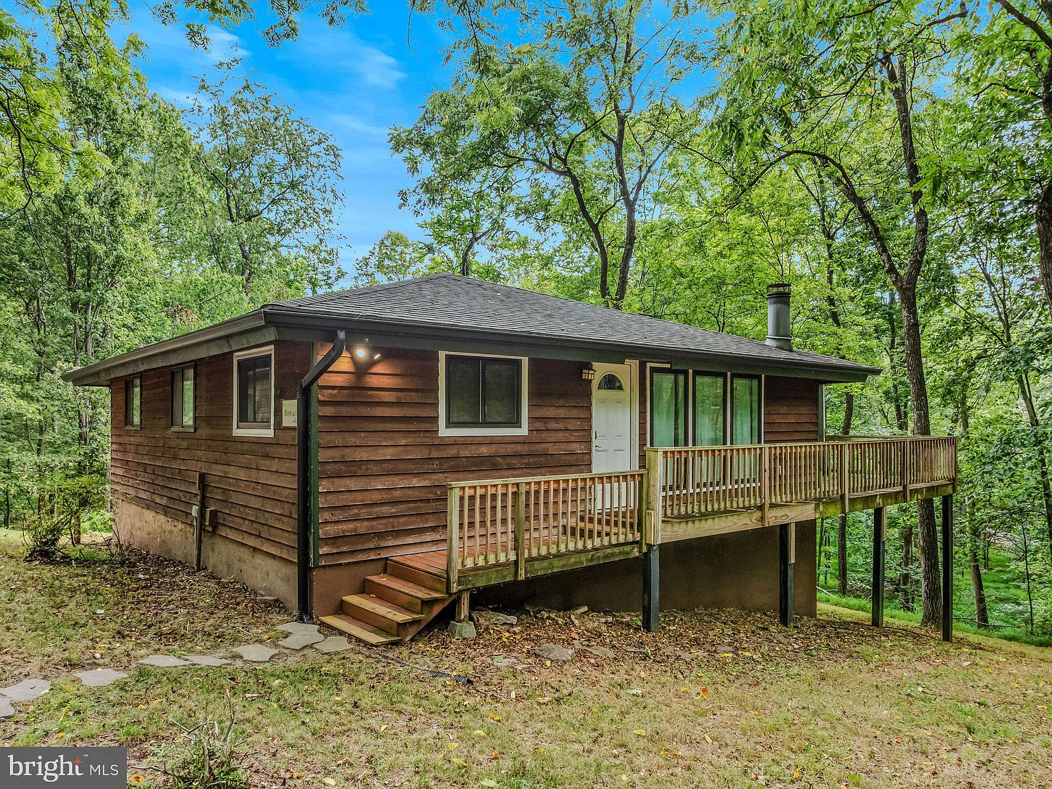 5 bed, 3.0 bath, 1600 sqft, $3,500 — Photo 3