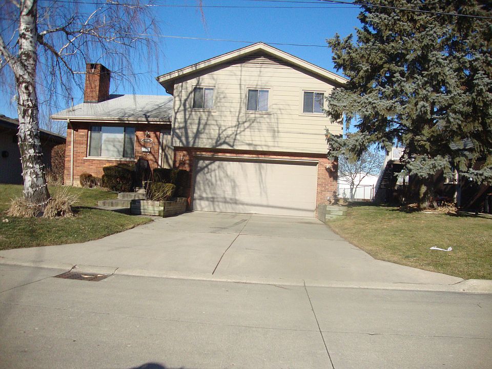 1st image of 22501 Lange St