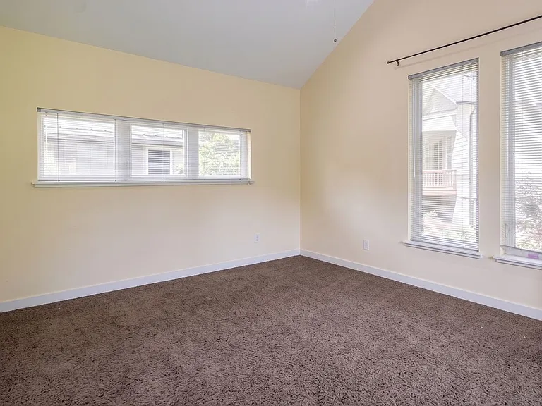 241 Pearl St — Photo 17