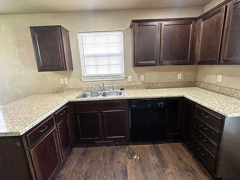 1024 E Caravan St — Photo 9