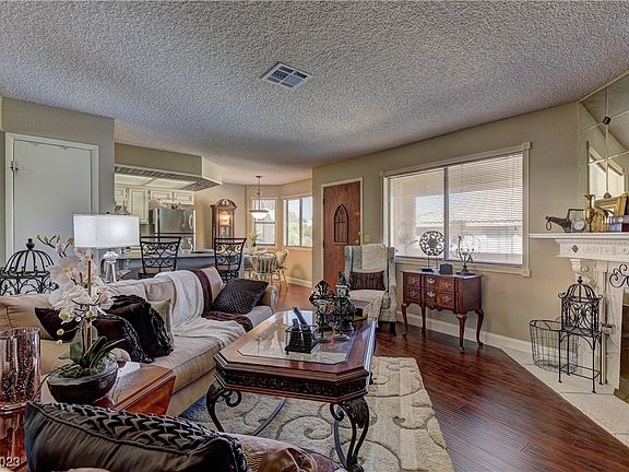 5th image of 1109 N Buffalo Dr APT 202