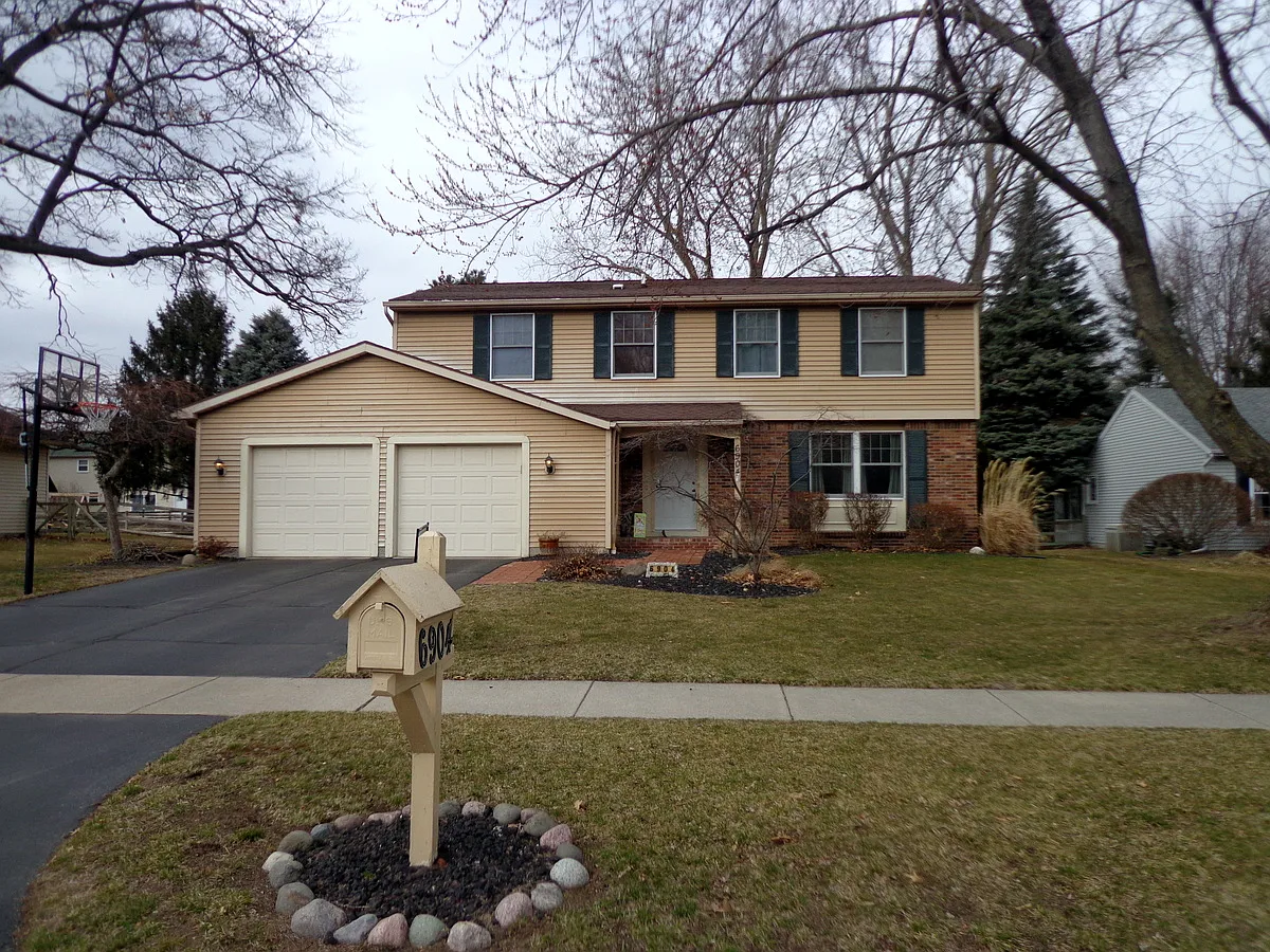 6904 Oakshade Rd photo 1