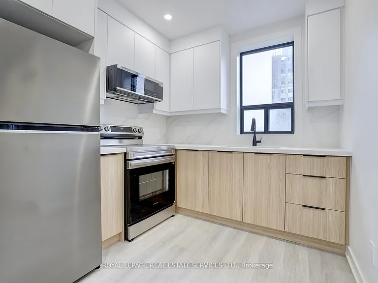 20 Duke St #305 — Photo 15