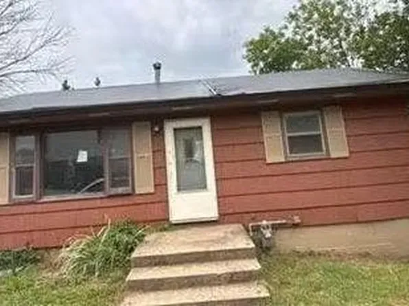 1008 S 10th St, Clinton, IA 52732
