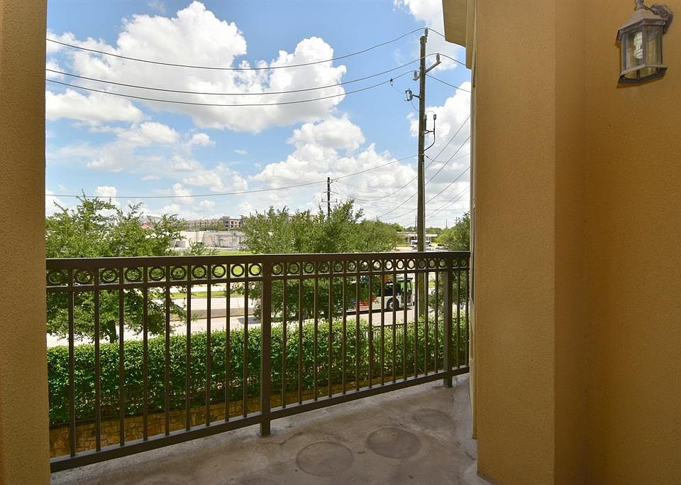 1st image of 7575 Kirby Dr APT 2118