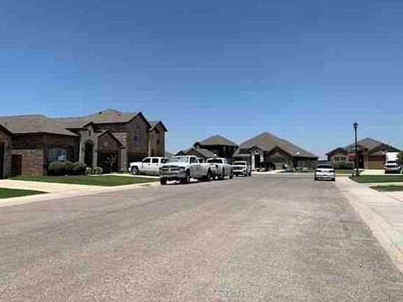 Exterior Neighborhood (street photo)