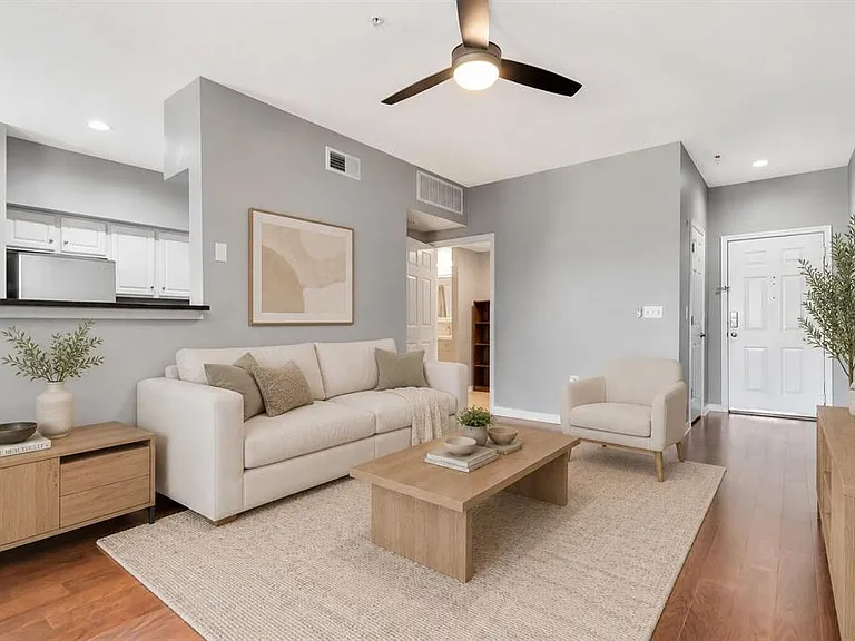 2010 E Palm Ave #15310 — Photo 4