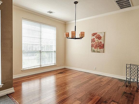 5th image of 3951 Lord Byron Cir