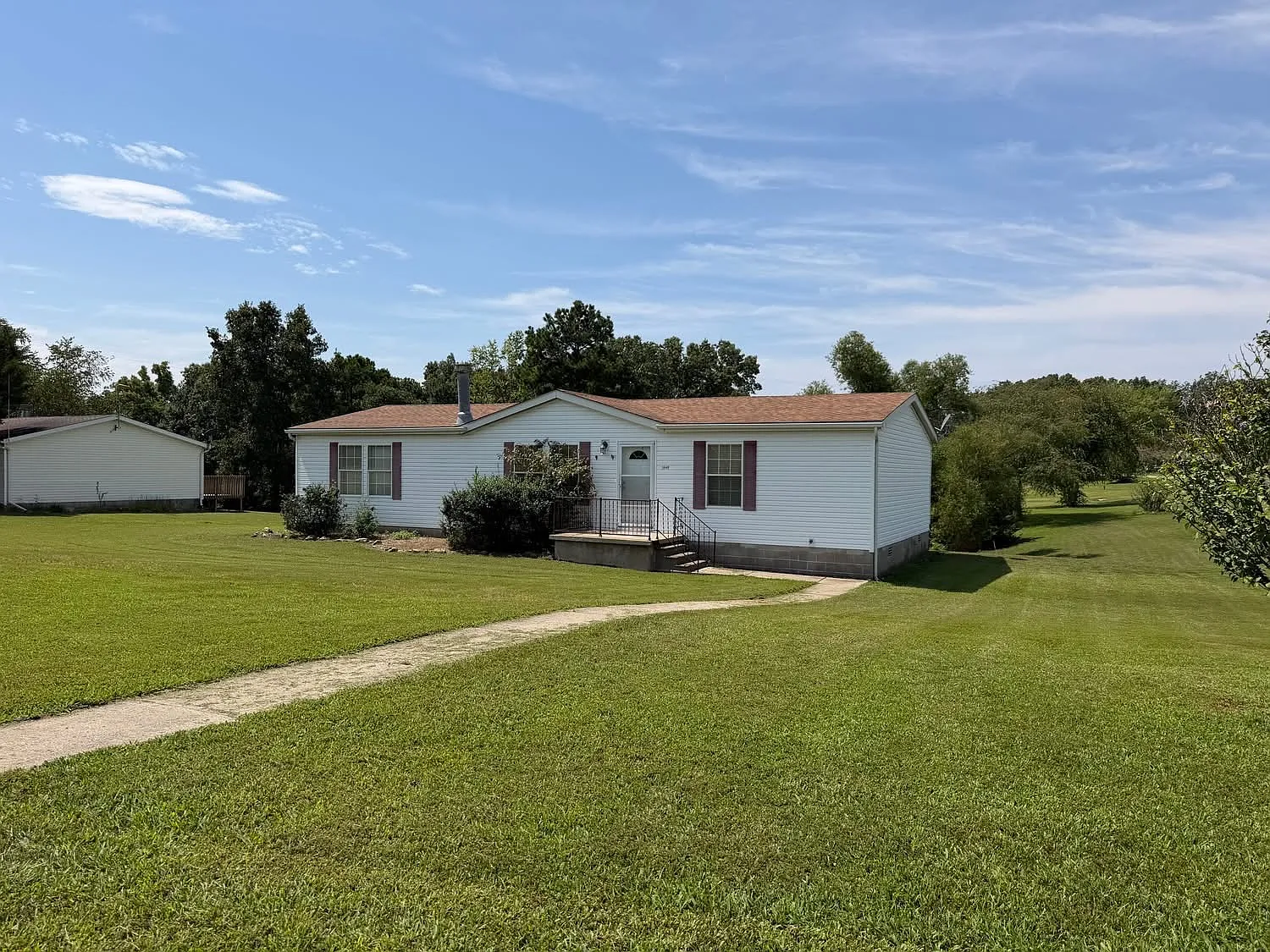 3 bed, $950 — Photo 1