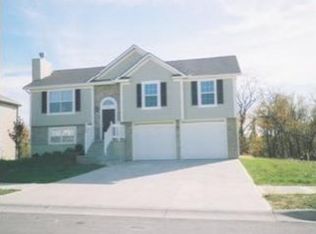 403 NW Orion Dr, Grain Valley, MO 64029