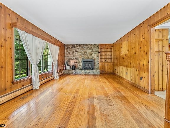 5th image of 213 Maple Ln