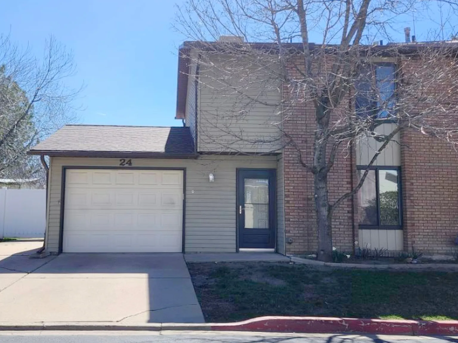 3 bed, 1.5 bath, 1200 sqft, $1,875 — Photo 2