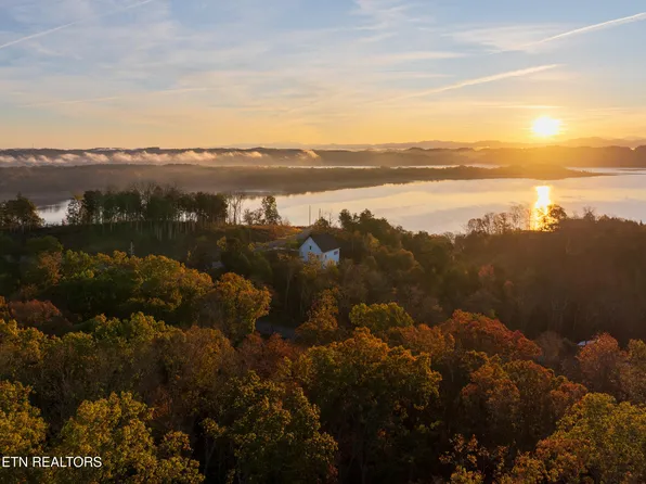1410 Clear Point Trl, Dandridge, TN 37725